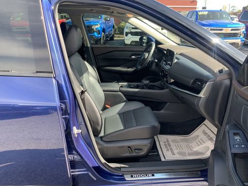 Used 2023 Nissan Rogue SL w/ SL Premium Package image 6