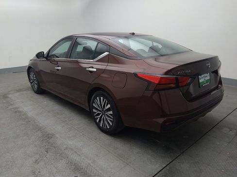 Used 2024 Nissan Altima 2.5 SV image 5