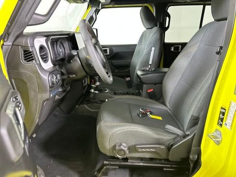 Used 2024 Jeep Wrangler Unlimited image 11