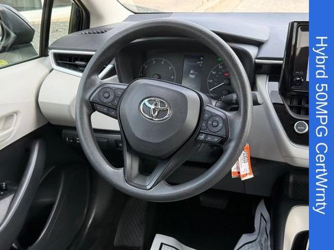 Used 2025 Toyota Corolla LE FWD image 14