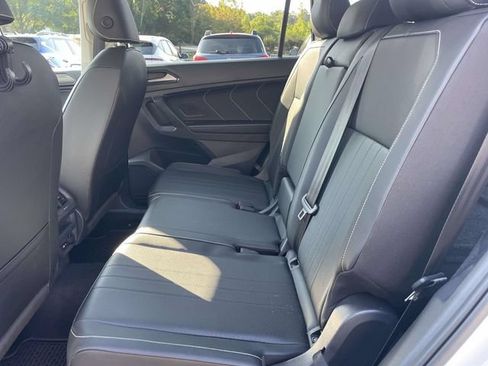 Used 2022 Volkswagen Tiguan SE FWD image 11