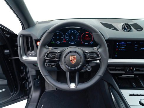 Certified 2026 Porsche Cayenne AWD/4WD image 20