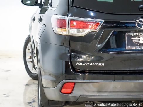 Used 2016 Toyota Highlander LE image 8