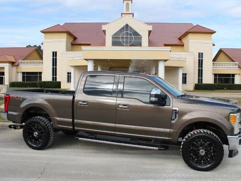 Used 2017 Ford F250 Lariat w/ Lariat Ultimate Package image 2