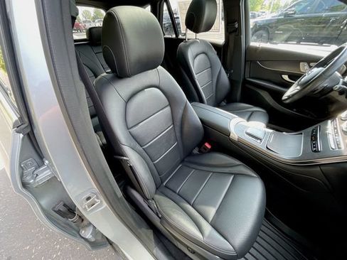 Used 2021 Mercedes-Benz GLC 300 4MATIC image 29