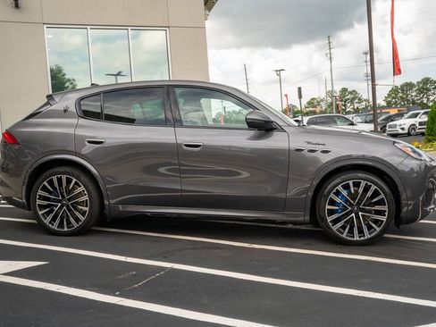 Used 2023 Maserati Grecale Modena AWD/4WD image 11