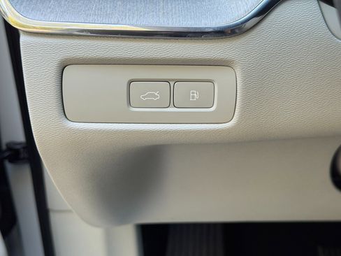 Used 2023 Volvo XC60 T8 Plus w/ Climate Package image 19