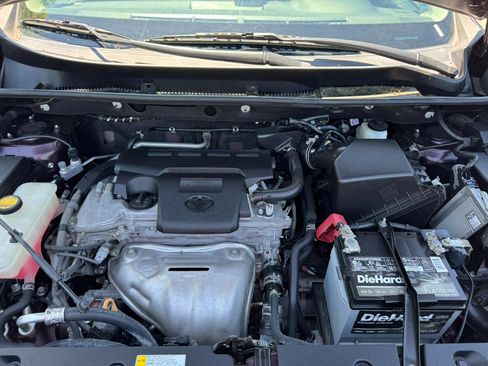 Used 2018 Toyota RAV4 LE FWD image 27