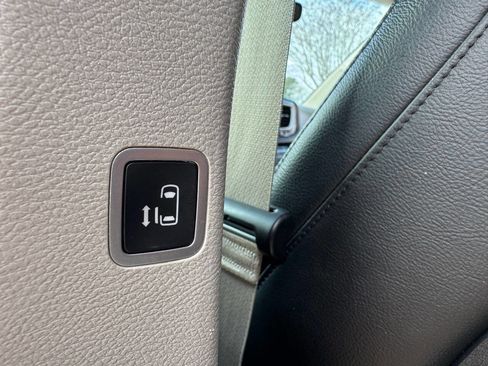 Used 2017 Chrysler Pacifica Touring-L image 29