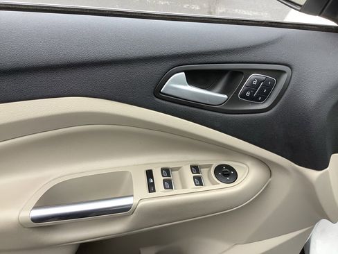 Used 2019 Ford Escape Titanium image 13