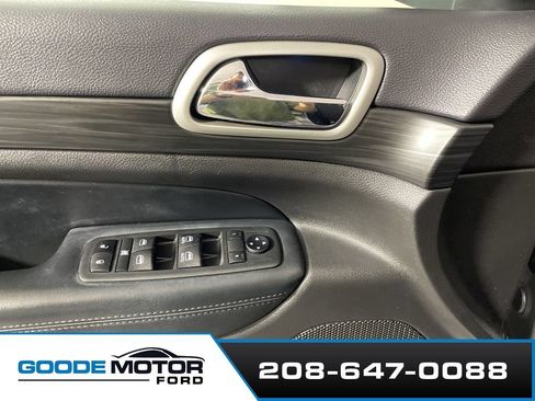 Used 2021 Jeep Grand Cherokee Laredo AWD/4WD image 9