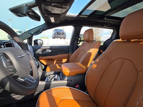 New 2026 Chrysler Pacifica Pinnacle AWD/4WD image 23