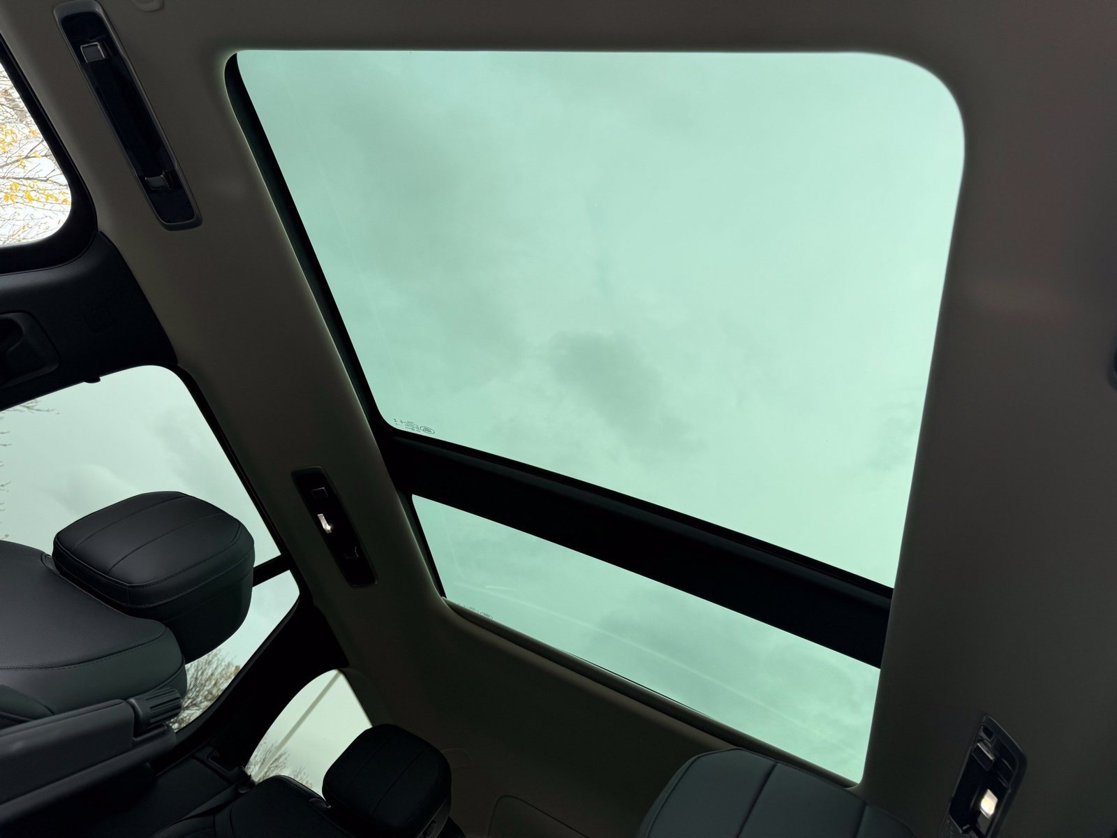 New 2025 Land Rover Range Rover SE AWD/4WD image 41
