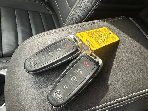 Used 2015 Ford Escape Titanium w/ Equipment Group 301A AWD/4WD image 8