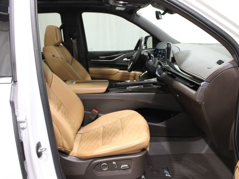 Used 2024 Cadillac Escalade Premium Luxury w/ LPO, Floor Liner Package AWD/4WD image 26