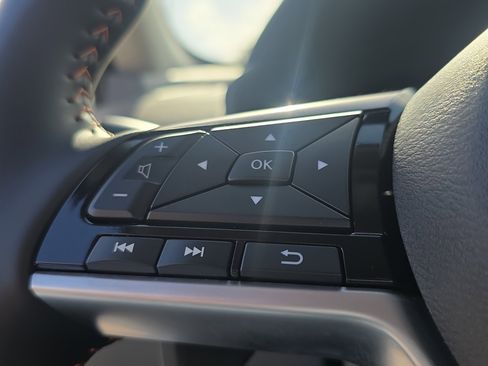 Used 2025 Nissan Altima 2.5 SR image 32