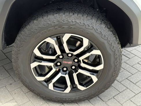 Certified 2025 GMC Canyon AT4 w/ Nightfall Edition AWD/4WD image 10