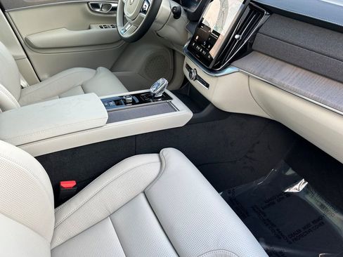 New 2026 Volvo XC90 T8 Ultra w/ Protection Package Premier AWD/4WD image 19