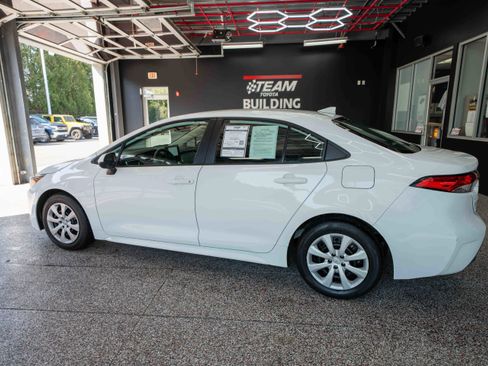 Used 2024 Toyota Corolla LE image 2