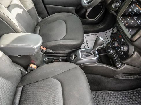 Used 2023 Jeep Renegade Latitude AWD/4WD image 15