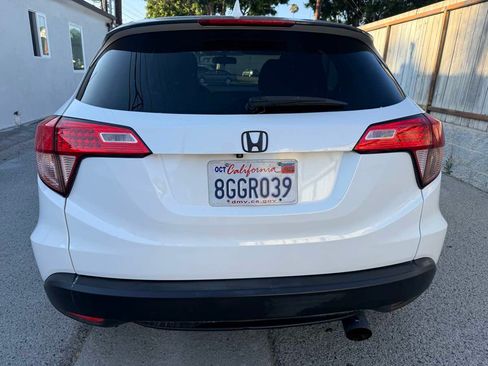 Used 2018 Honda HR-V EX image 2