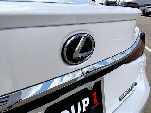 Used 2024 Lexus ES 300h w/ Premium Package image 31