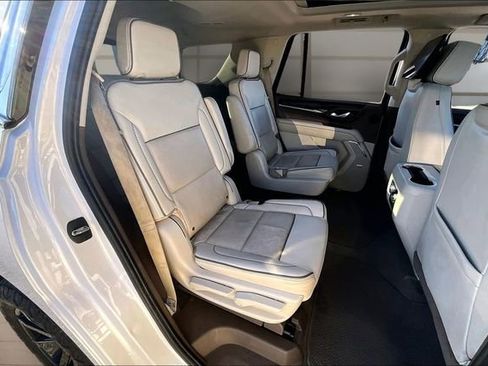 Used 2021 GMC Yukon Denali w/ Denali Premium Package image 27