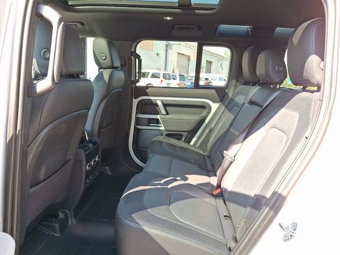 Used 2023 Land Rover Defender 110 X-Dynamic SE image 5