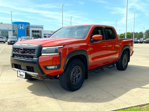 Used 2025 Nissan Frontier PRO-4X w/ Pro Convenience Package AWD/4WD image 3