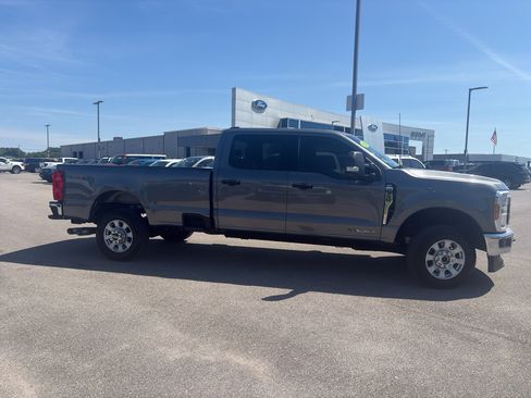 Used 2024 Ford F350 XLT AWD/4WD image 4