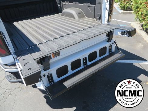 Used 2025 GMC Sierra 2500 AT4 AWD/4WD image 12