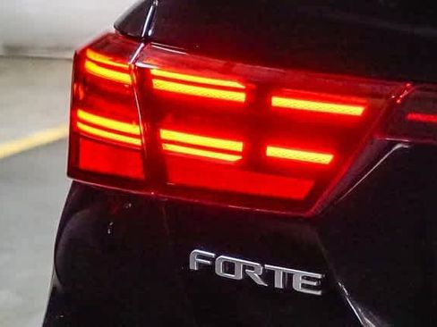 Used 2024 Kia Forte GT-Line image 11