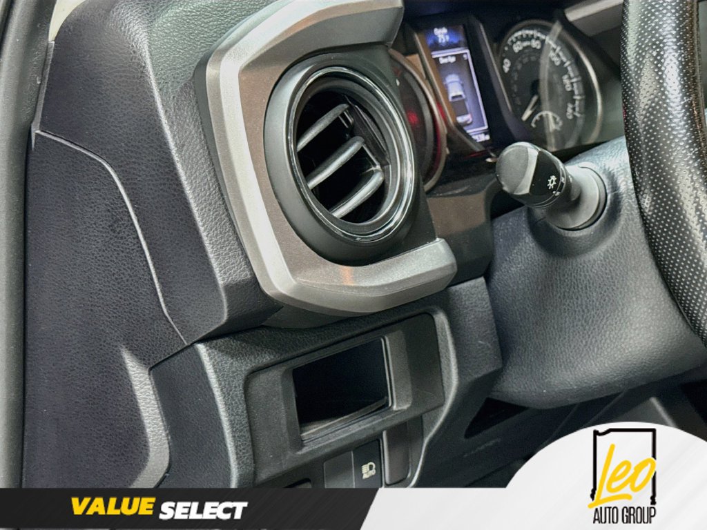 Used 2019 Toyota Tacoma SR5 AWD/4WD image 12