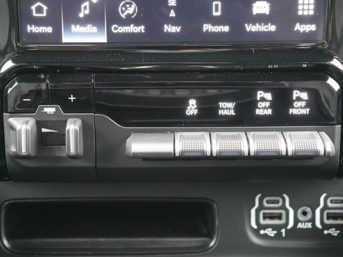 Used 2024 RAM 1500 Laramie image 22