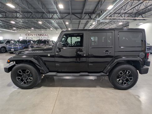 Used 2017 Jeep Wrangler Unlimited Sahara AWD/4WD image 6
