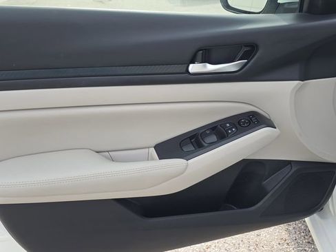 Certified 2024 Nissan Altima 2.5 SV w/ SV Premium Package FWD image 17