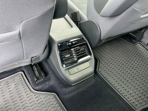 Certified 2022 Volkswagen ID.4 Pro image 9