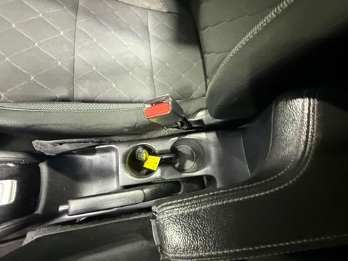 Used 2020 Nissan Kicks S image 15