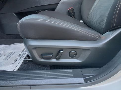 Used 2023 Nissan Rogue SV image 17