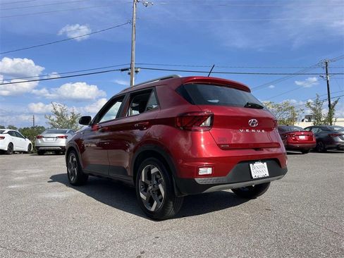 Used 2024 Hyundai Venue Limited image 4