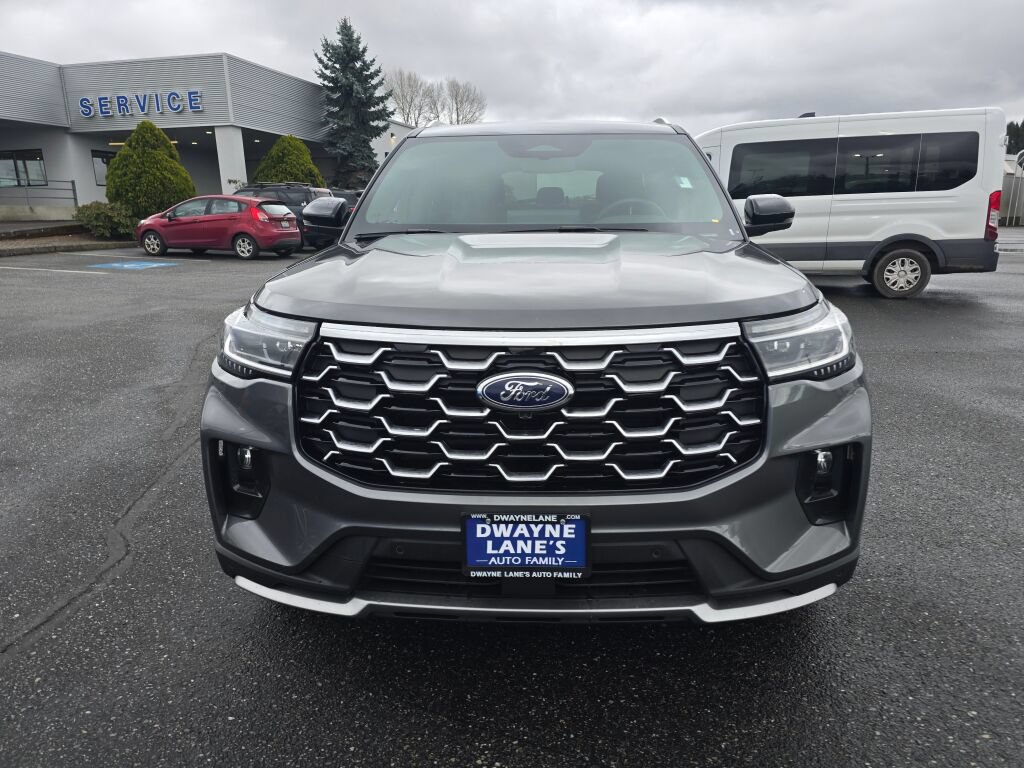 Used 2025 Ford Explorer Platinum AWD/4WD image 2