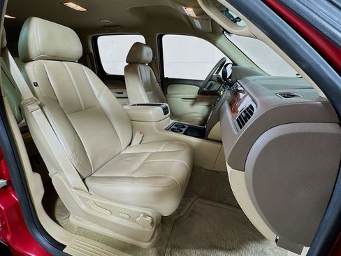 Used 2014 GMC Yukon XL SLT RWD image 26