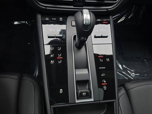 New 2026 Porsche Macan AWD/4WD image 15