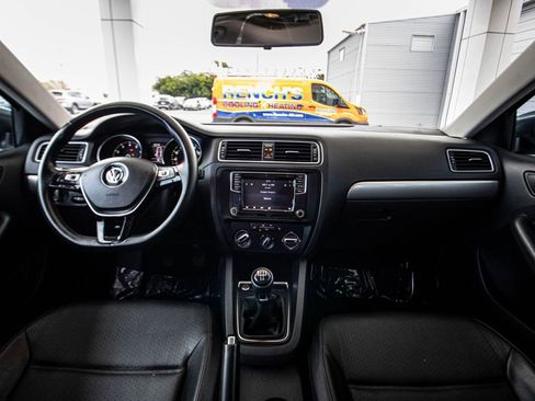 Used 2017 Volkswagen Jetta SE image 28