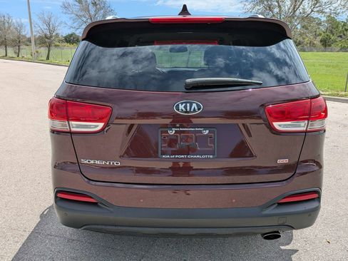 Used 2017 Kia Sorento FWD w/ LX Convenience Package image 6