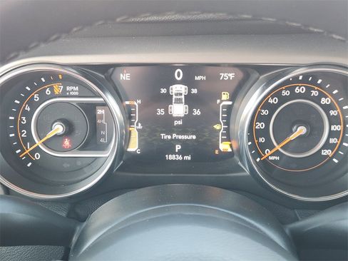 Used 2021 Jeep Gladiator Sport image 16