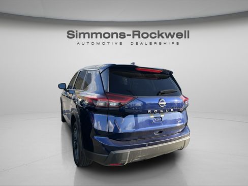Used 2025 Nissan Rogue SV AWD/4WD image 4