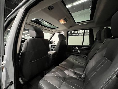 Used 2016 Land Rover LR4 HSE image 26