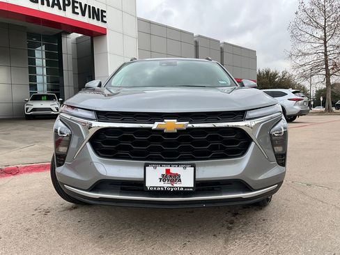 Used 2025 Chevrolet Trax LT image 4