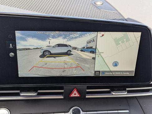 Used 2025 Hyundai Elantra SEL FWD image 17